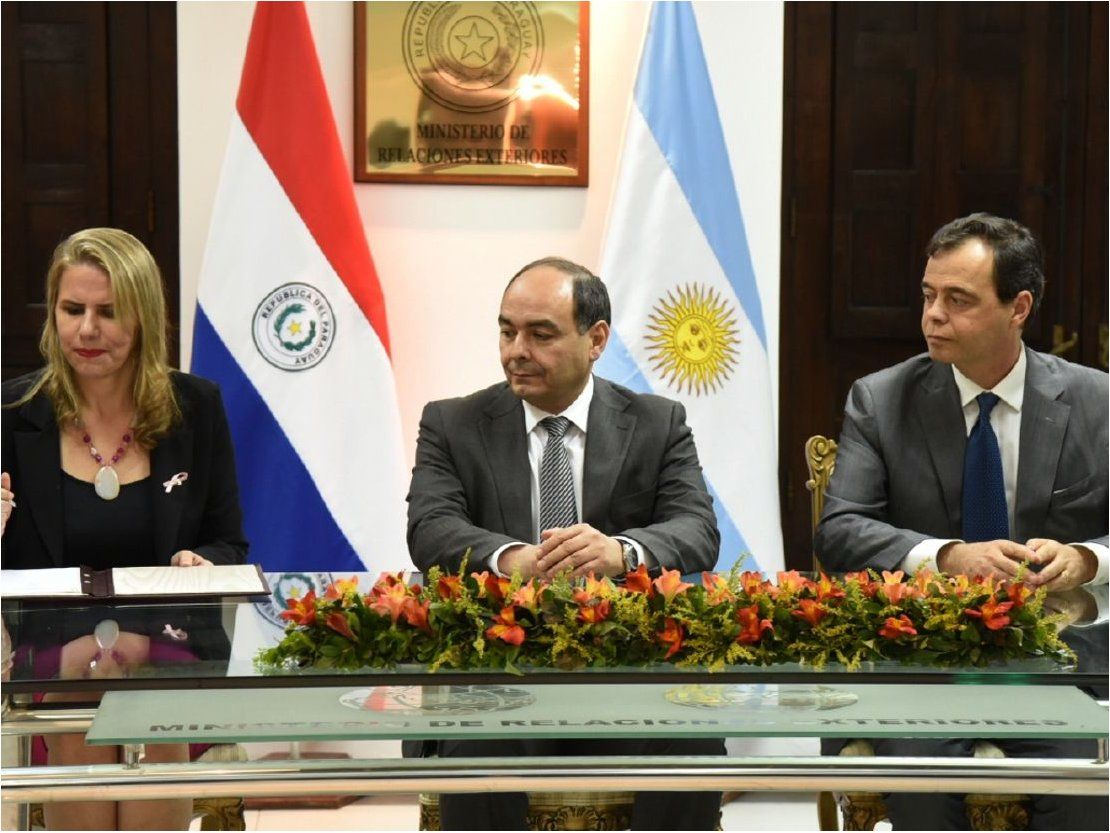 Argentina y Paraguay firman acuerdo comercial bilateral